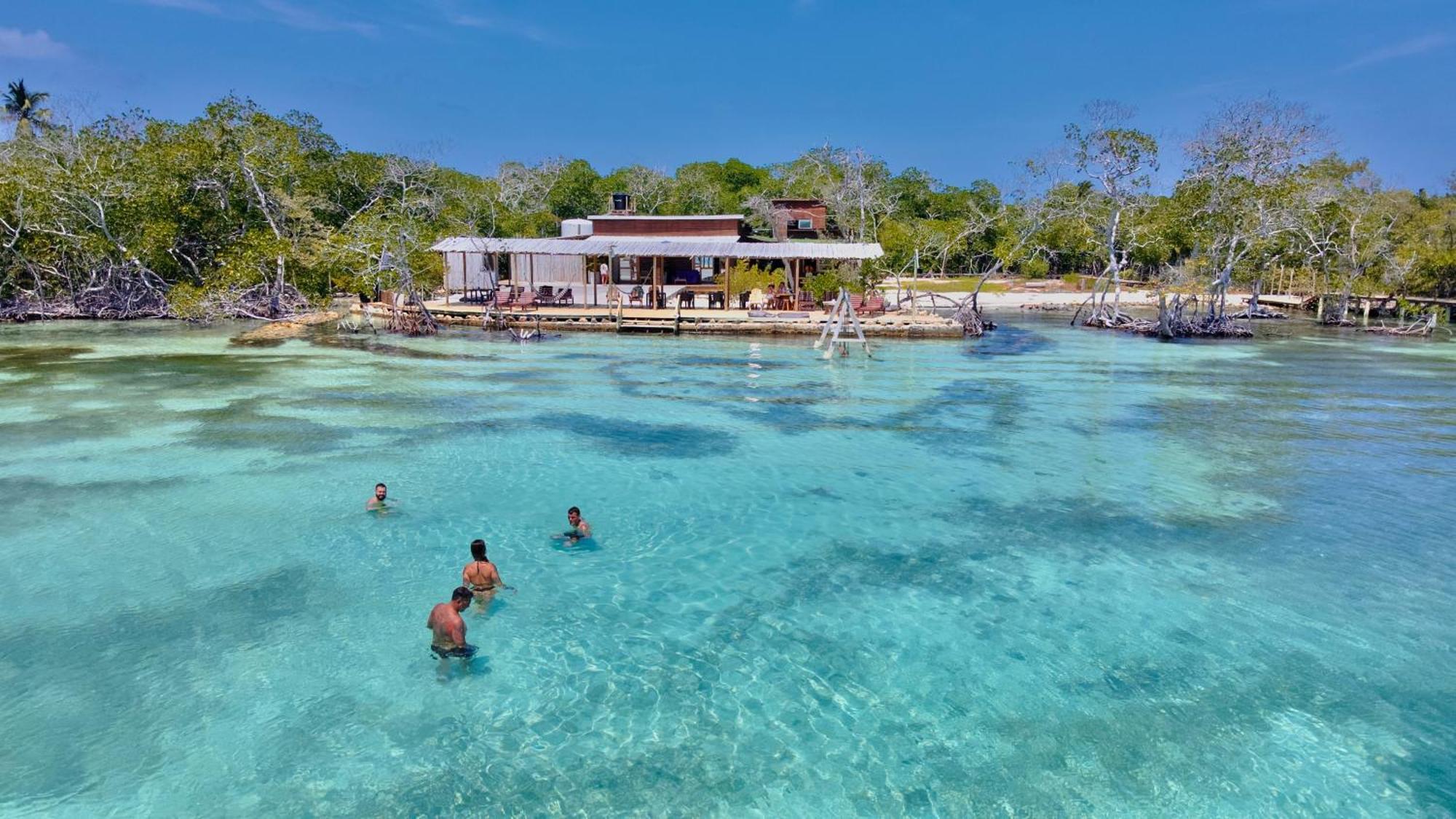 Medusa Hostel Isla Tintipan Tintipan Island Екстериор снимка
