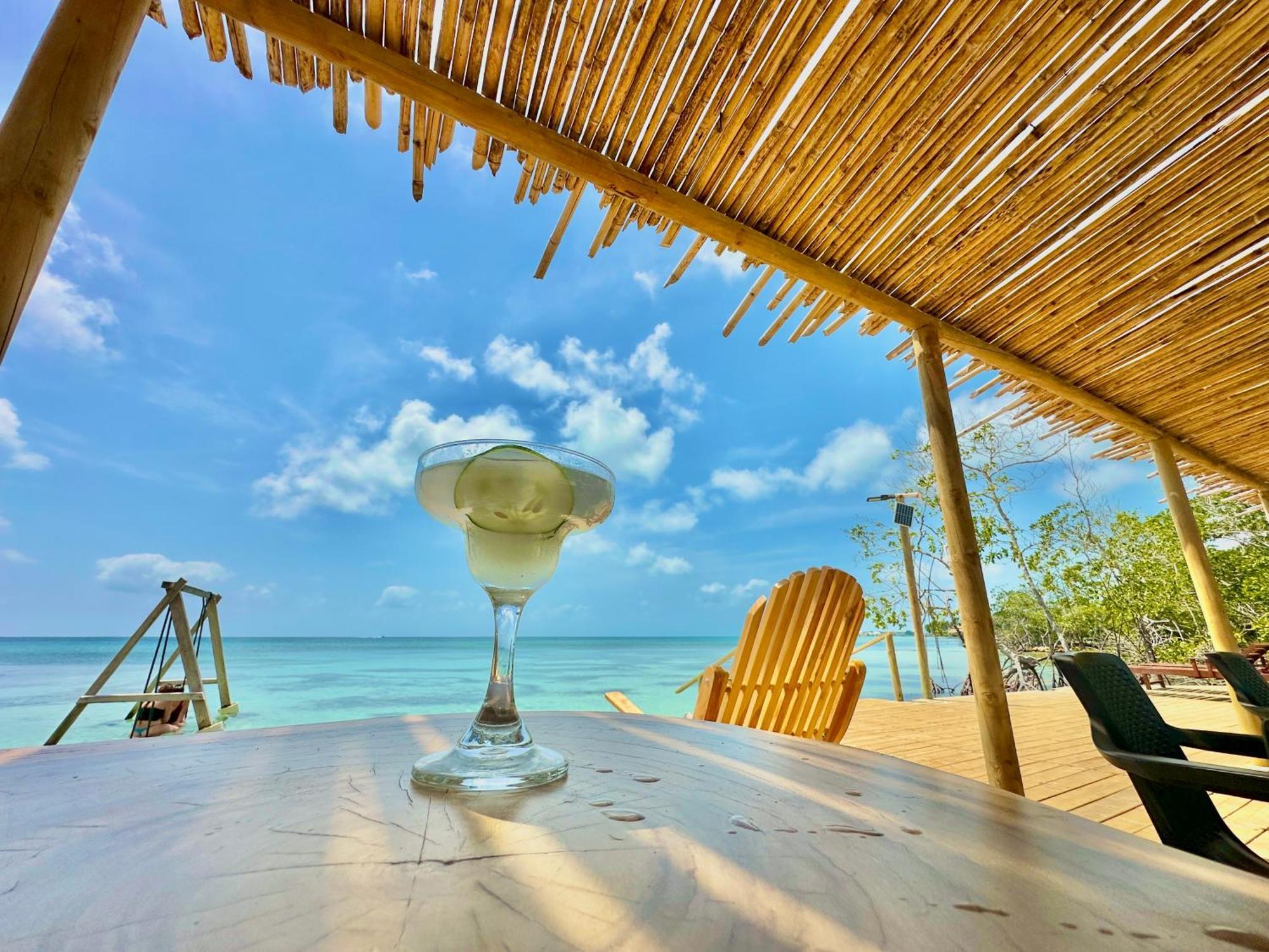 Medusa Hostel Isla Tintipan Tintipan Island Екстериор снимка
