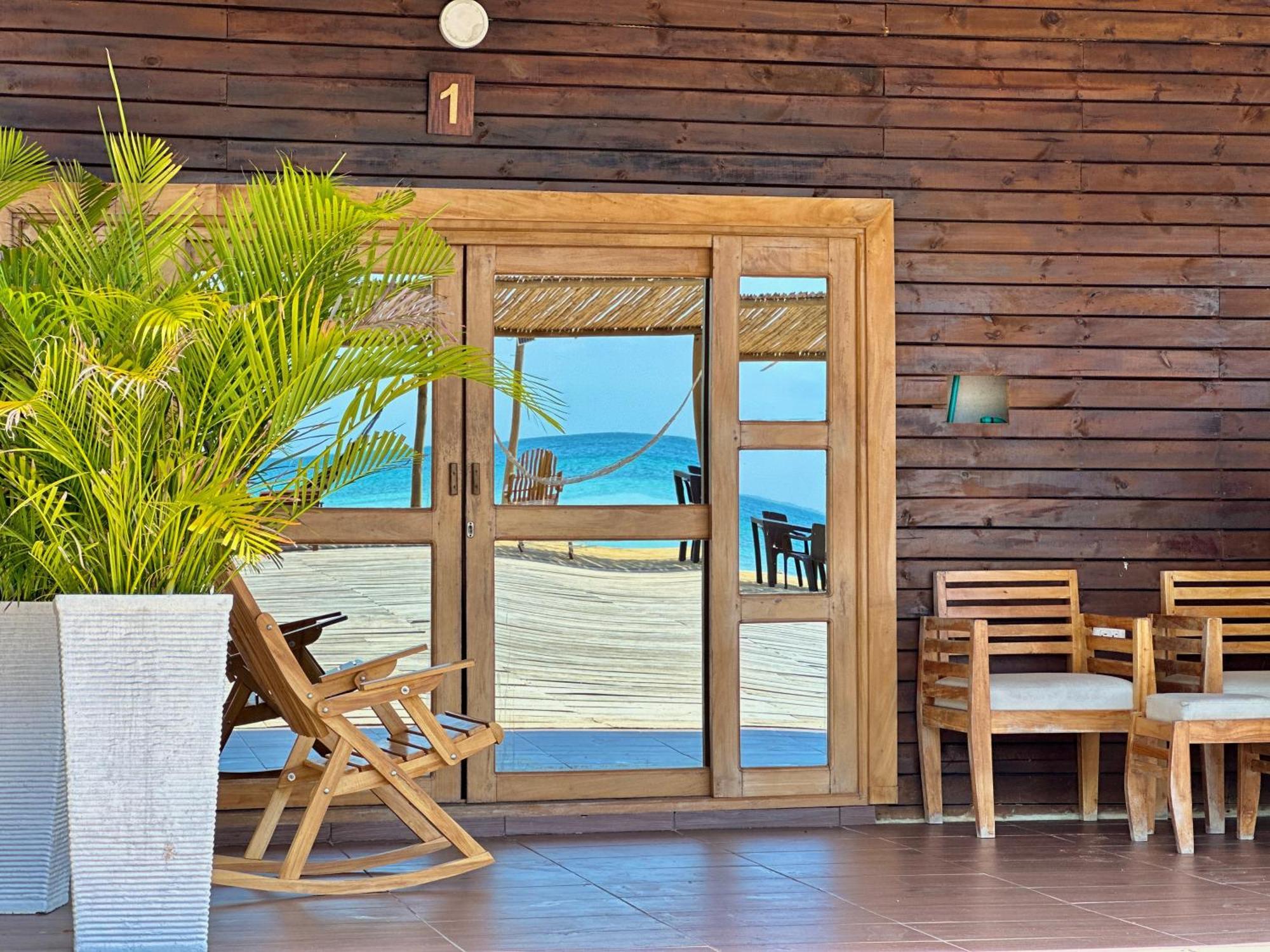 Medusa Hostel Isla Tintipan Tintipan Island Екстериор снимка