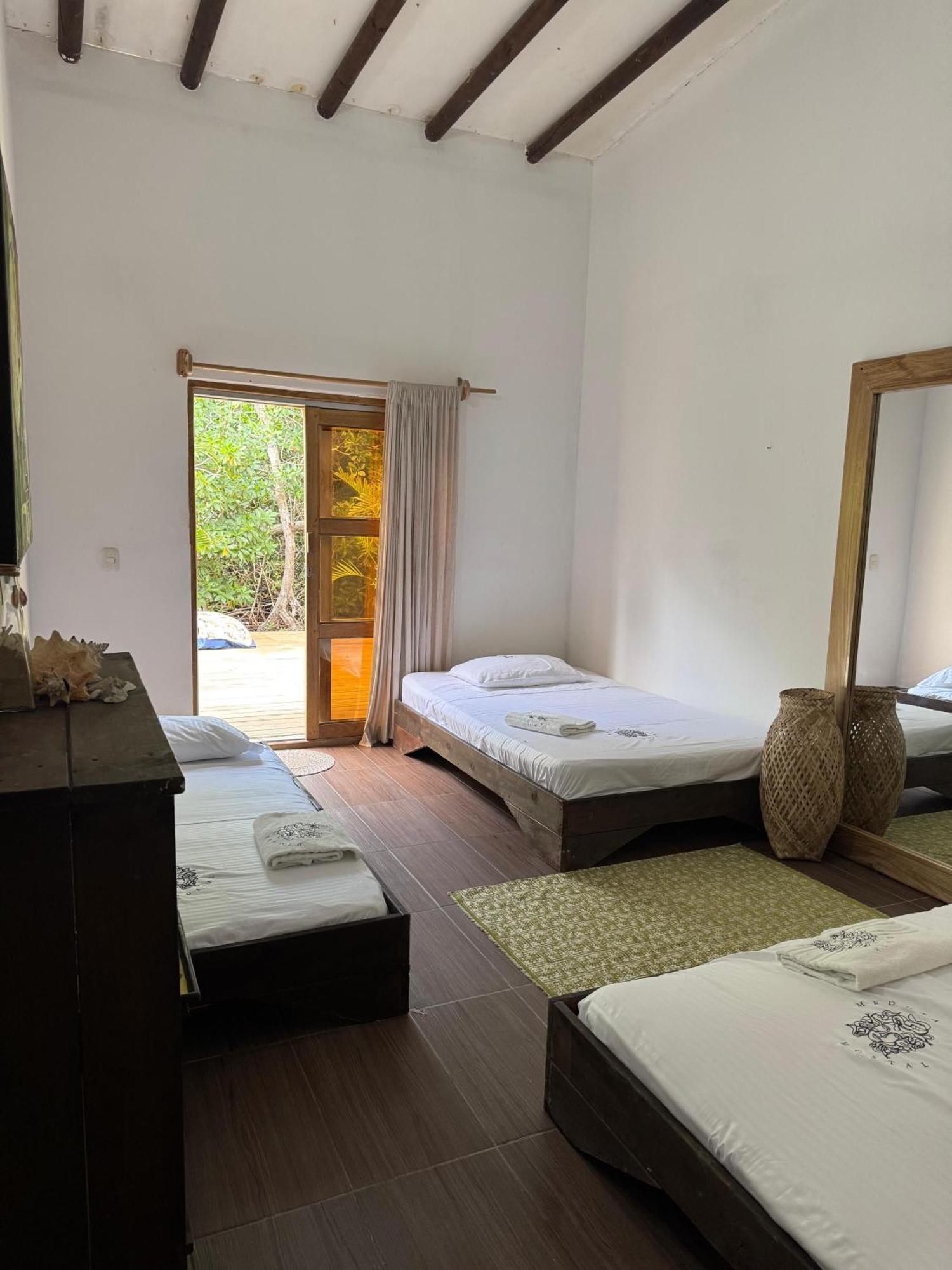 Medusa Hostel Isla Tintipan Tintipan Island Екстериор снимка