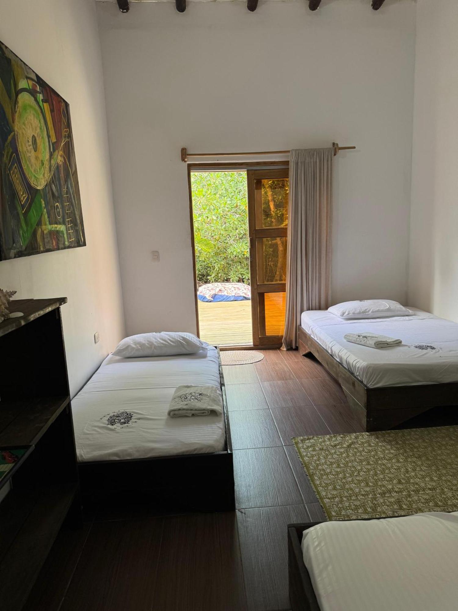 Medusa Hostel Isla Tintipan Tintipan Island Екстериор снимка
